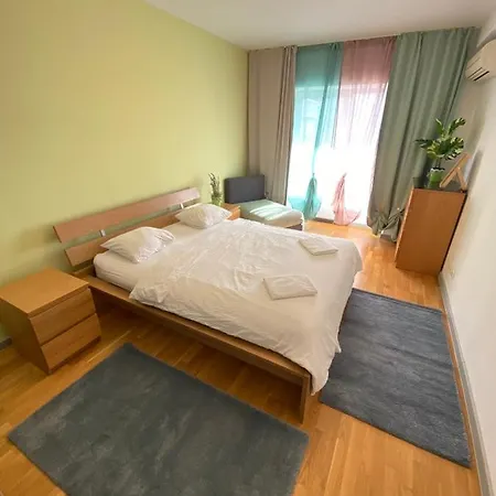 Green Apartment 214 With Private Parking Bucharest Exterior photo