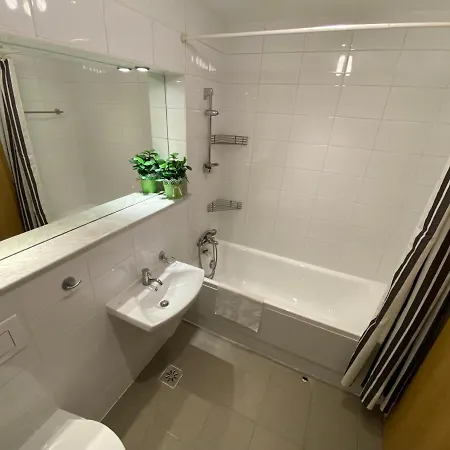 Green Apartment 214 With Private Parking Bucharest Exterior photo