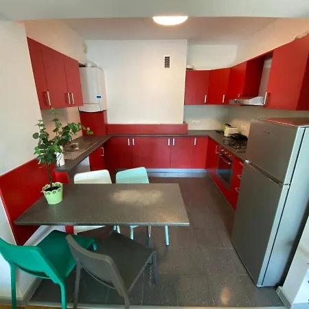 Green Apartment 214 With Private Parking Bucharest Exterior photo