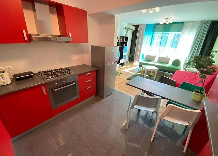 Green Apartment 214 With Private Parking